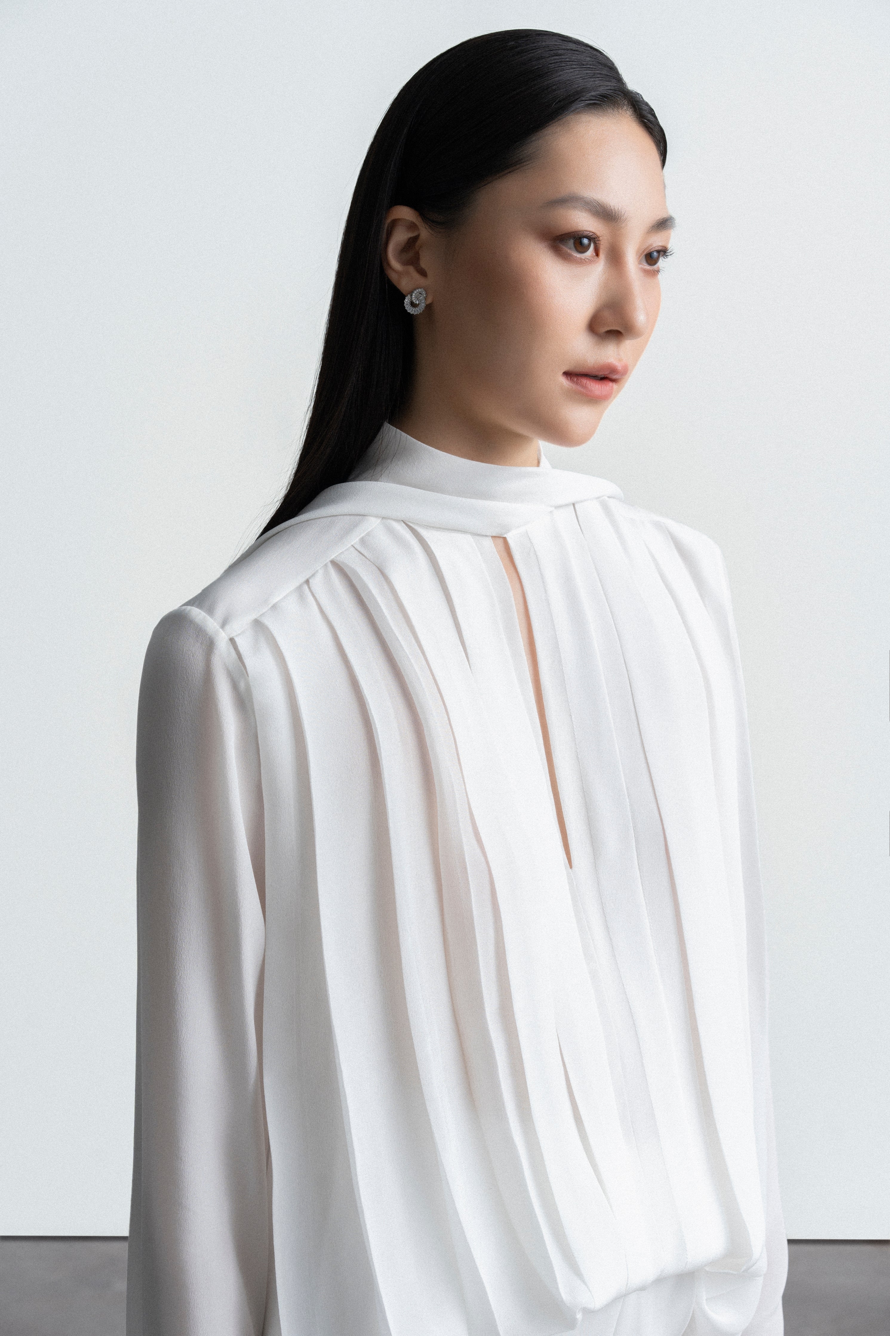 Pleated square scarf shirt