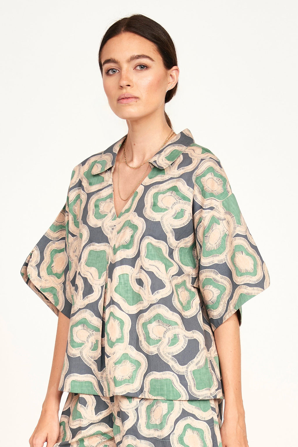 V-neck boxy pullover top