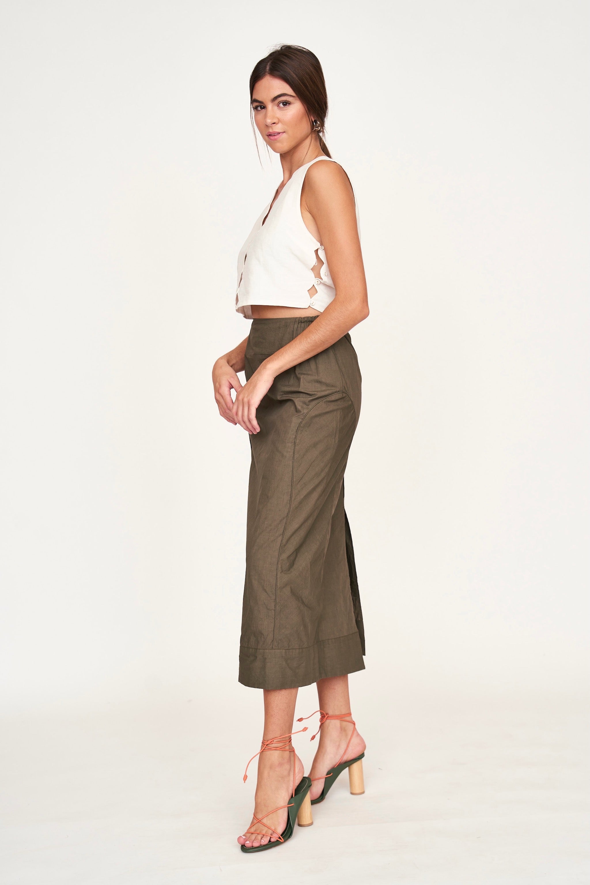 Sleeveless cropped top in White