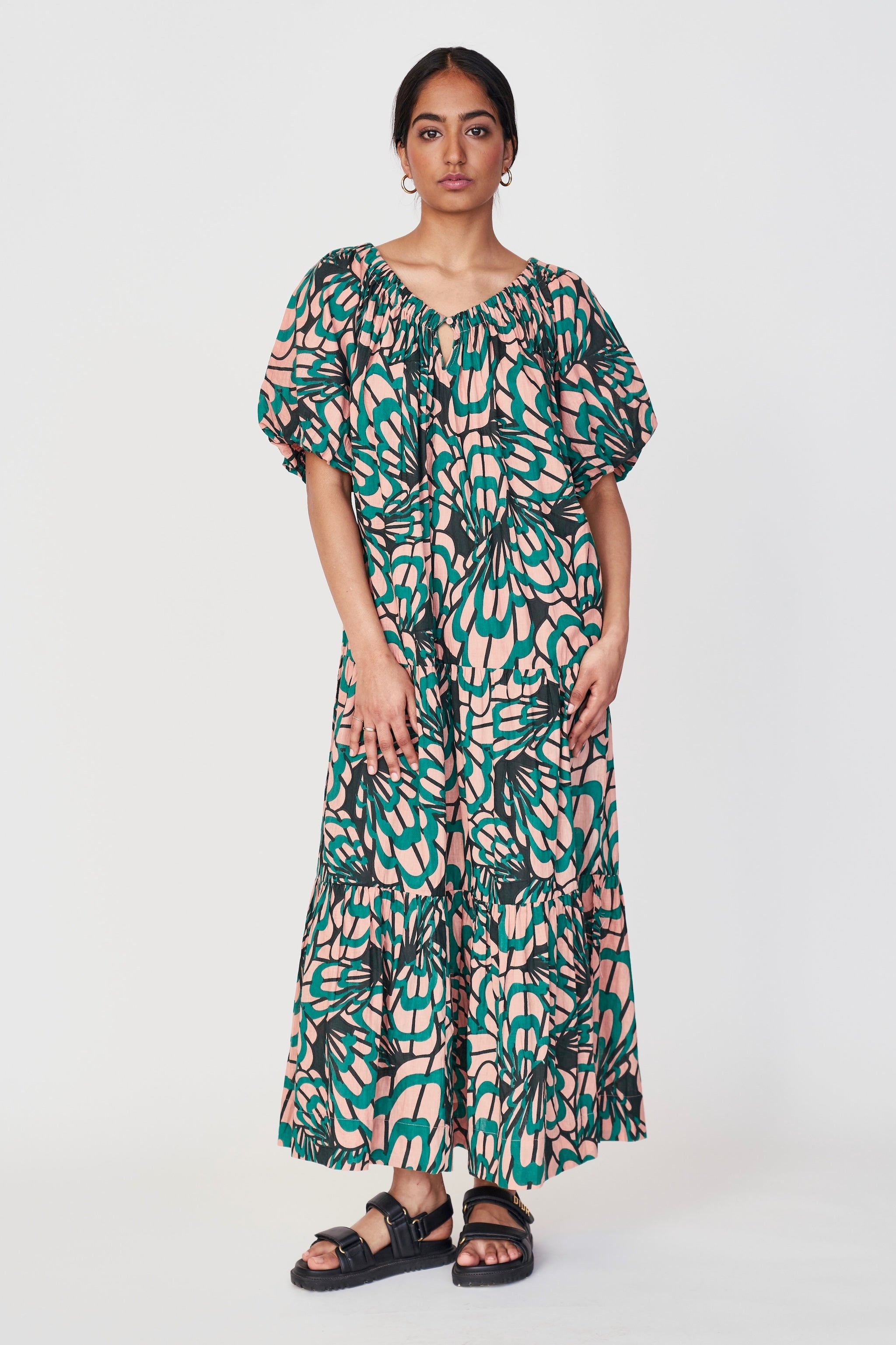 Dress in soft elastic scoop neckline
