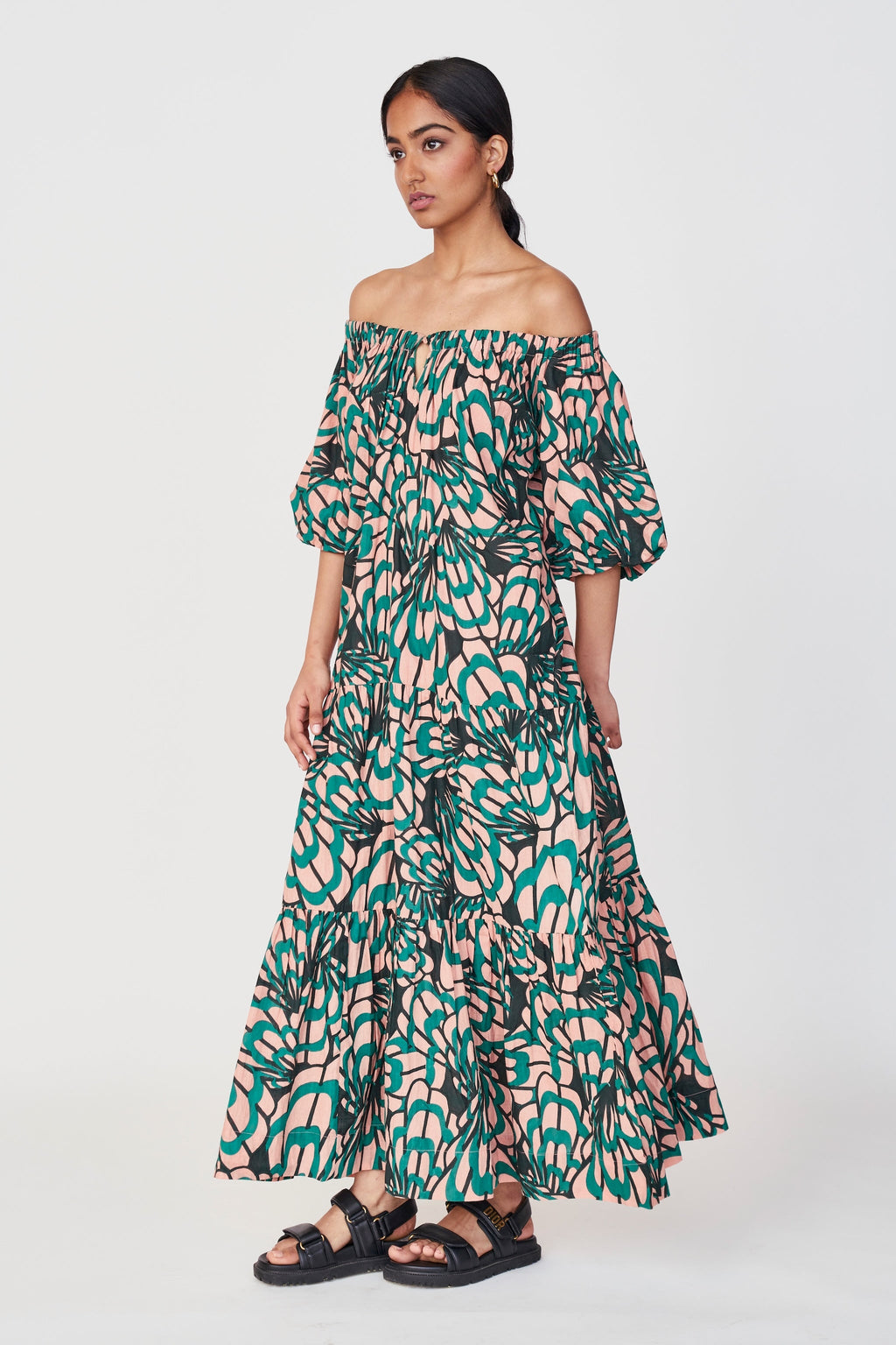 Dress in soft elastic scoop neckline