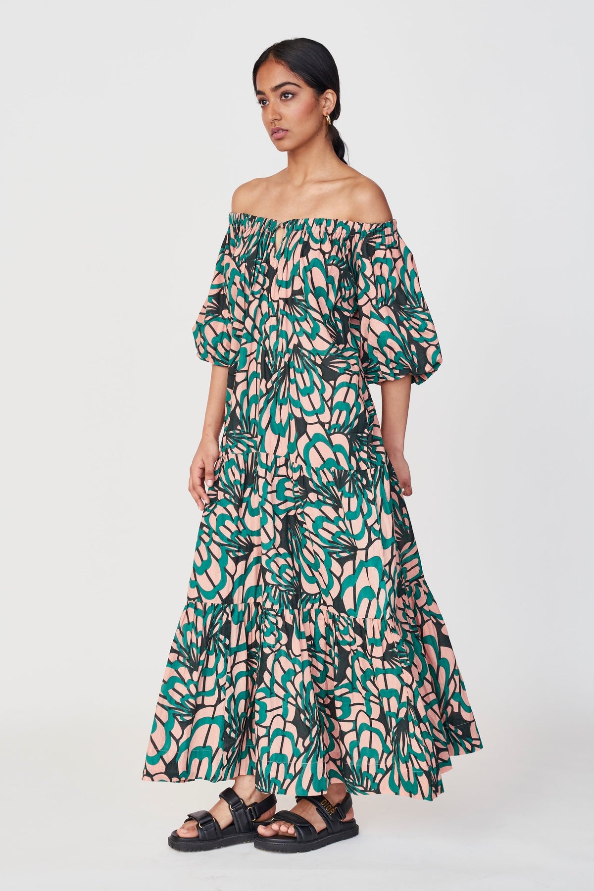 Dress in soft elastic scoop neckline