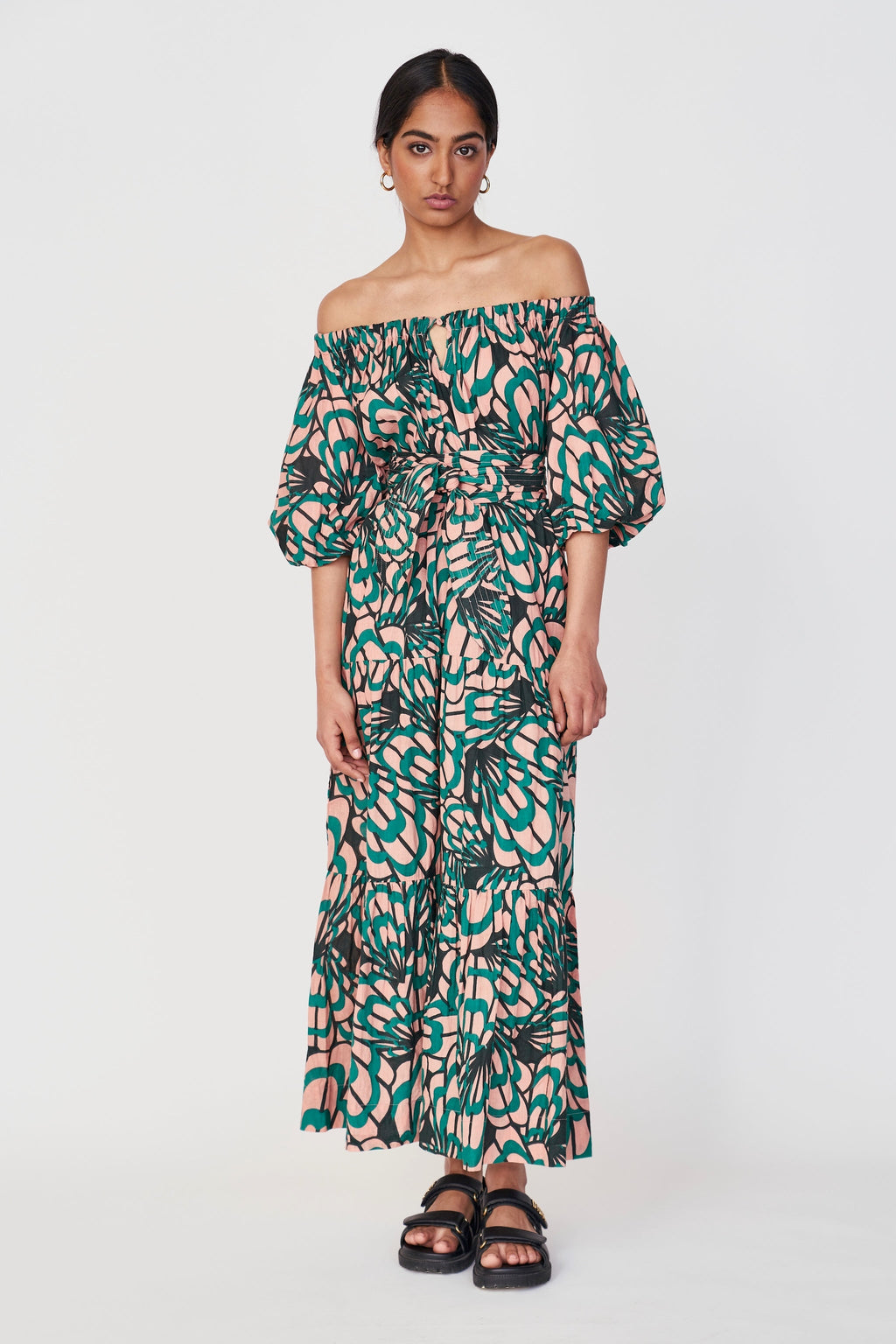 Dress in soft elastic scoop neckline