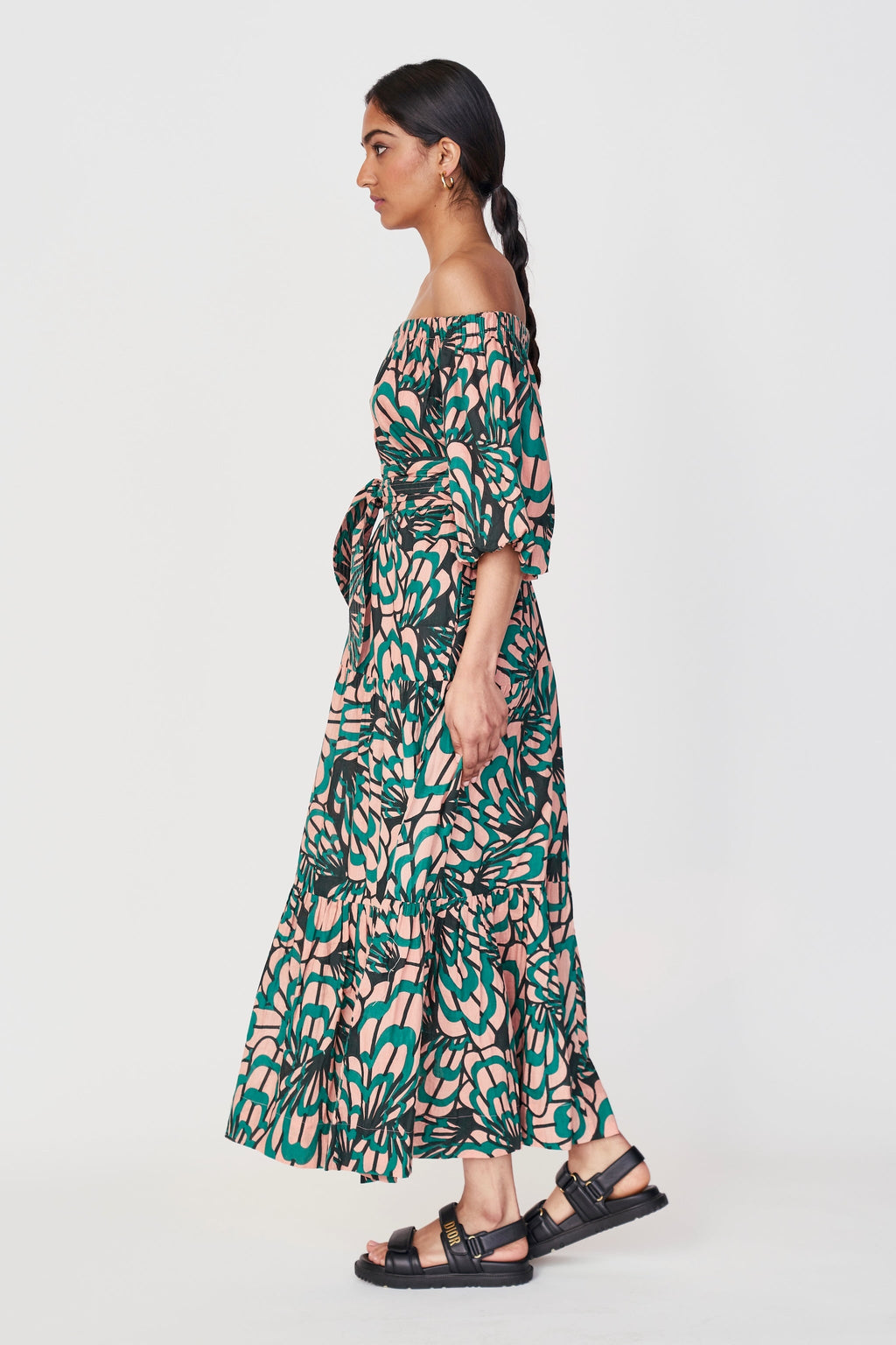 Dress in soft elastic scoop neckline