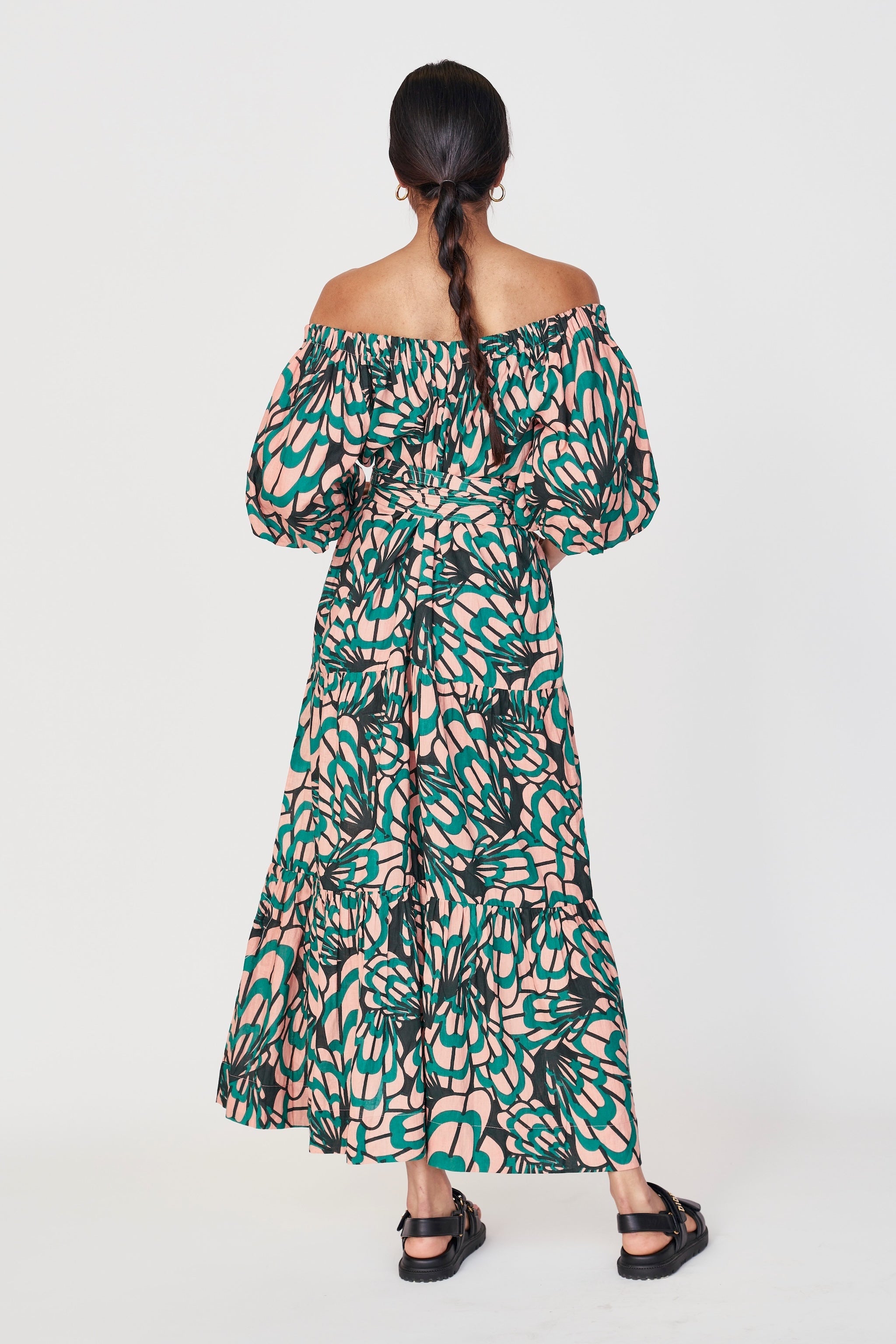 Dress in soft elastic scoop neckline