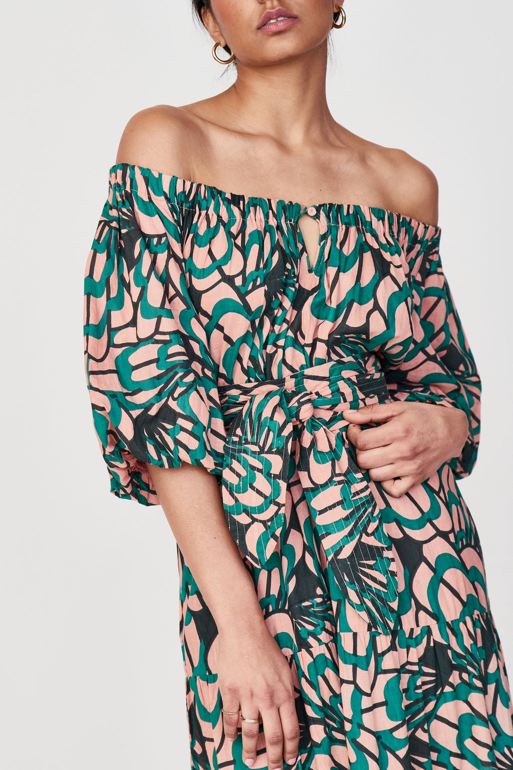 Dress in soft elastic scoop neckline