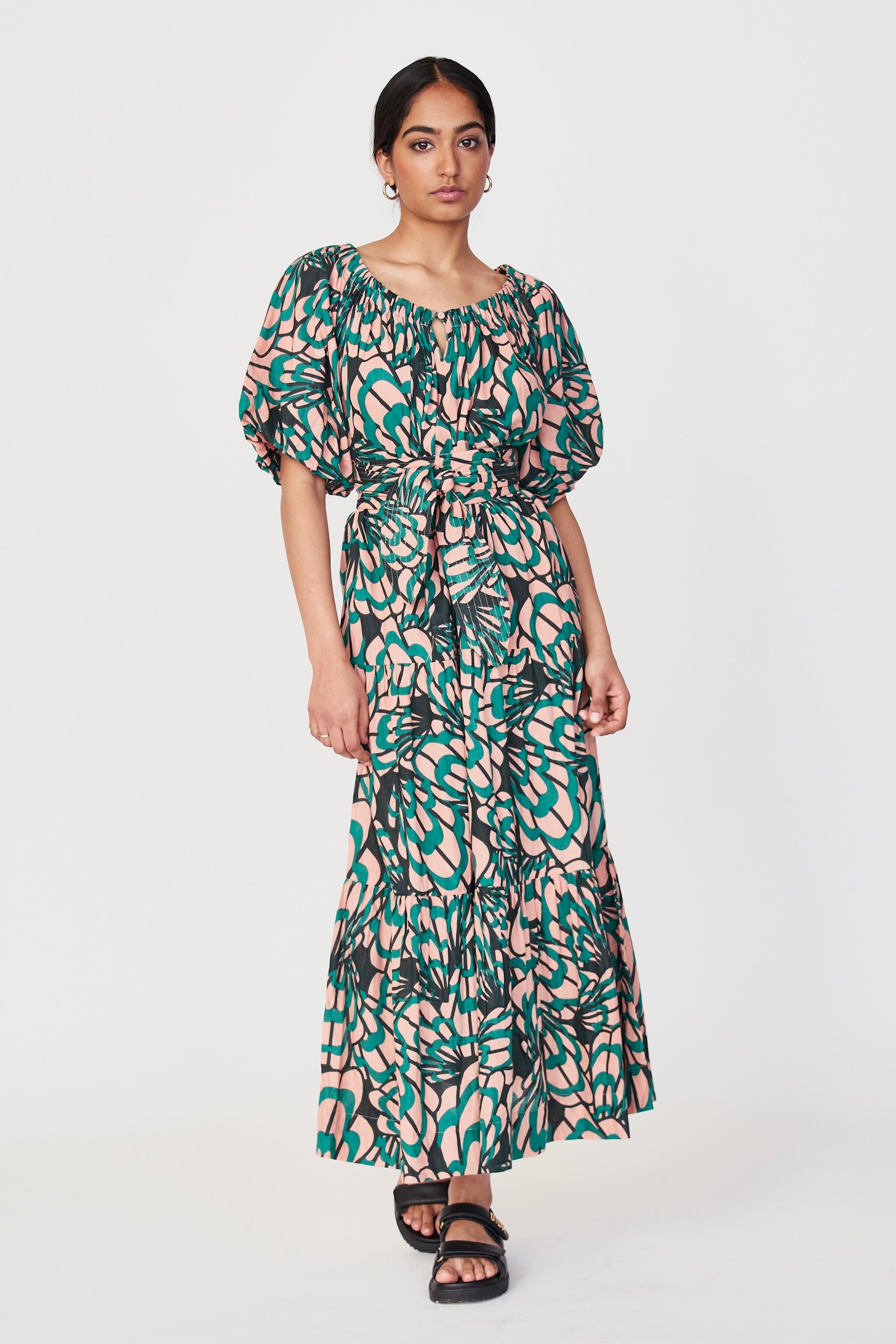 Dress in soft elastic scoop neckline