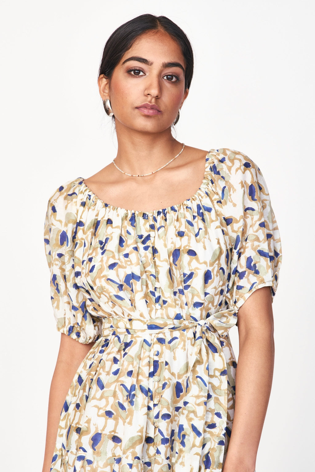 Soft elastic scoop neckline Dress