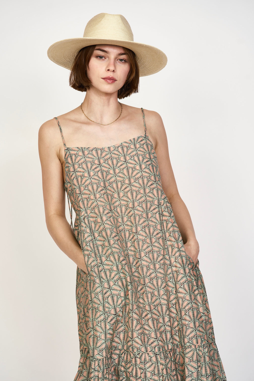 Dress in Trellis in Petal