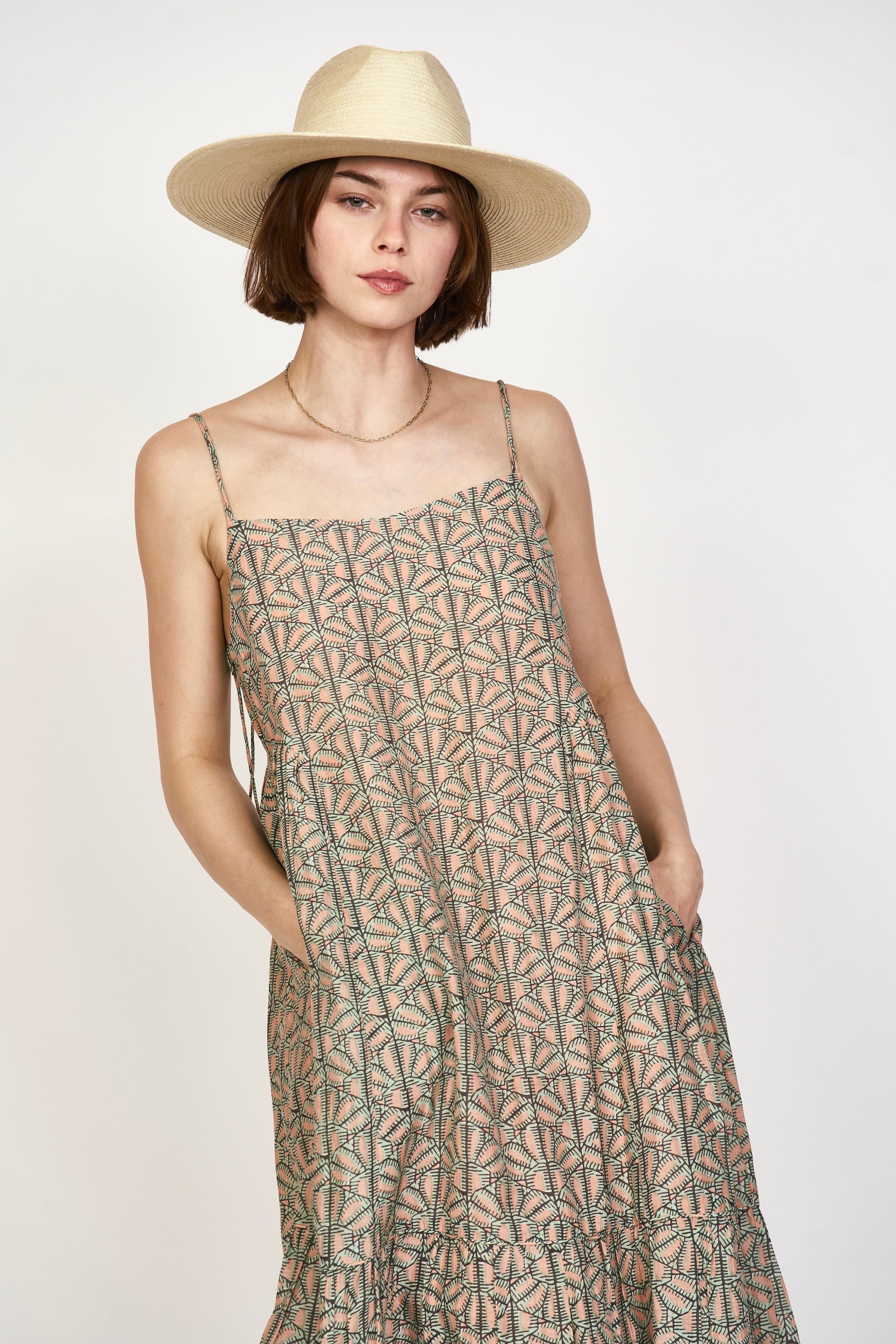 Dress in Trellis in Petal