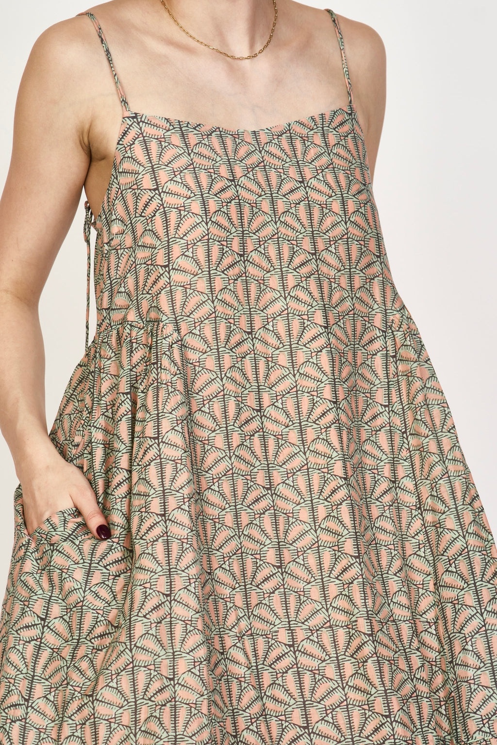 Dress in Trellis in Petal