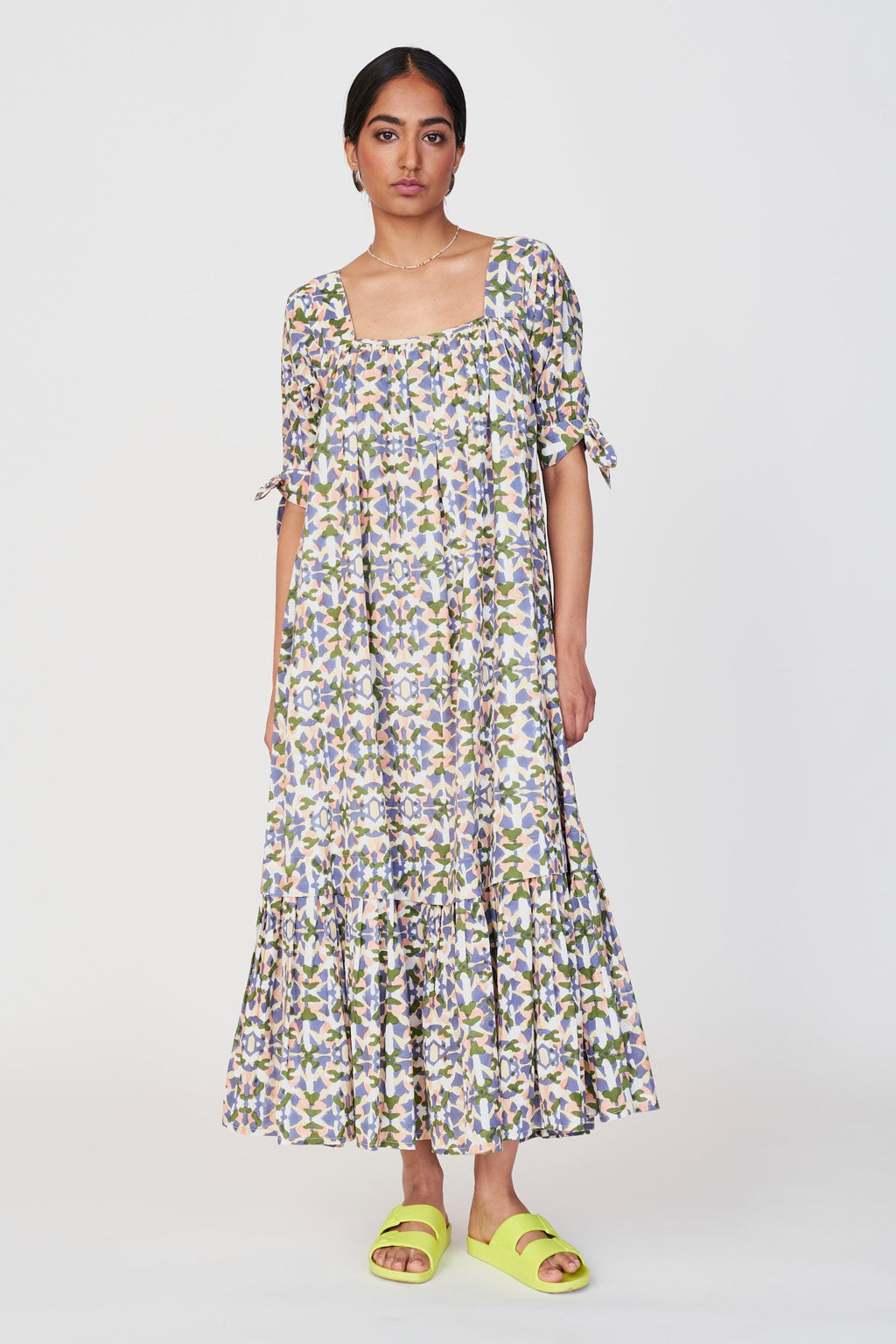 Dress in square neckline in front and back