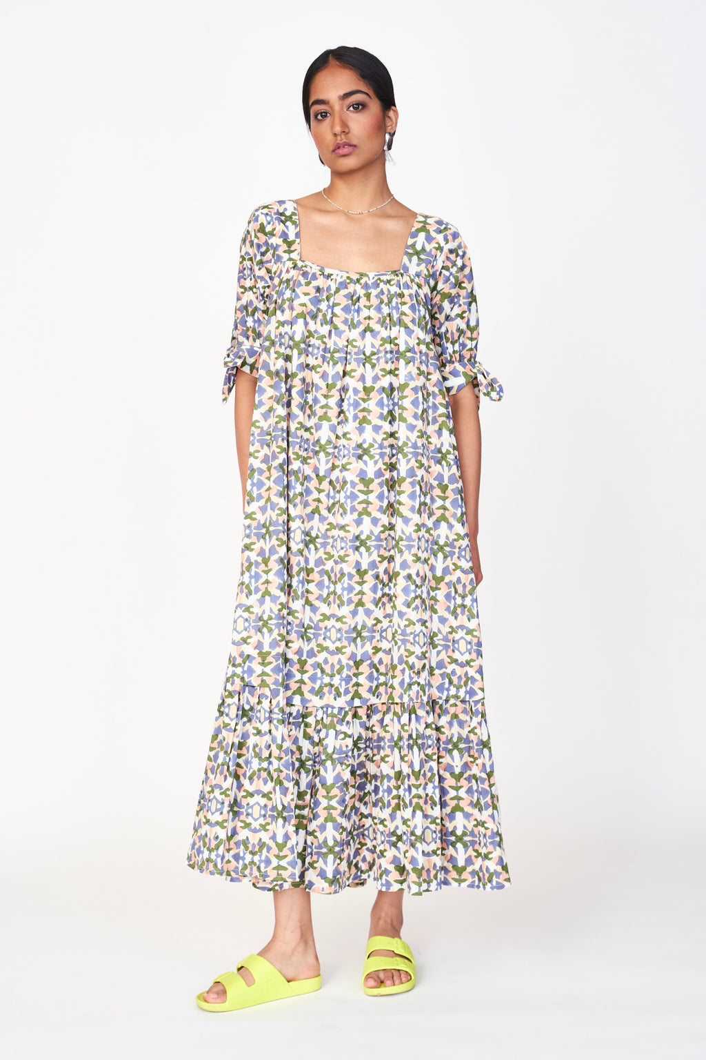 Dress in square neckline in front and back