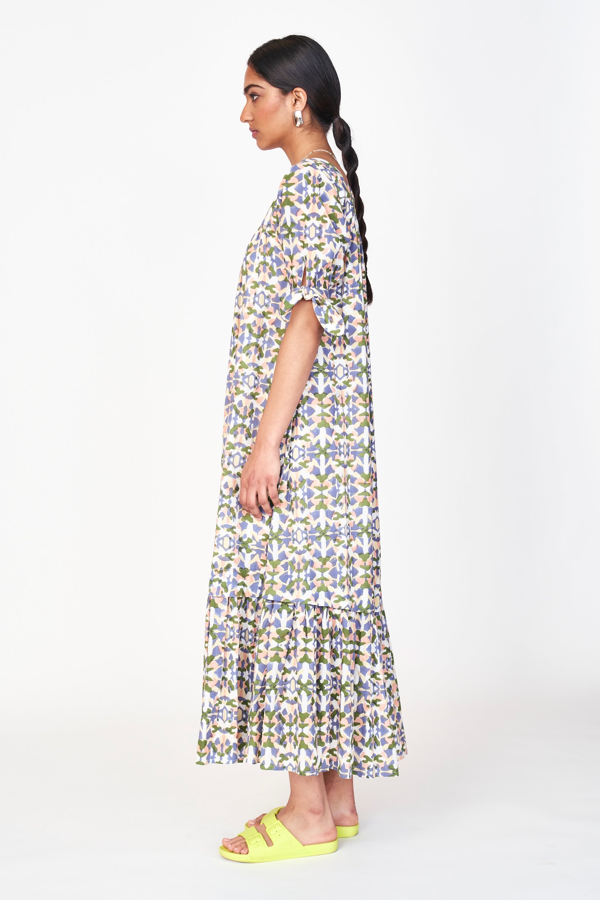 Dress in square neckline in front and back