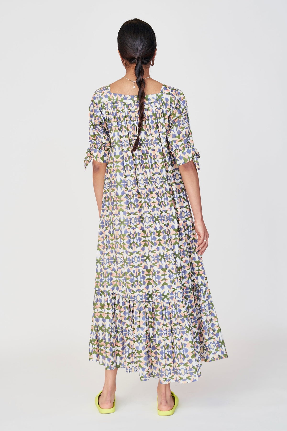 Dress in square neckline in front and back