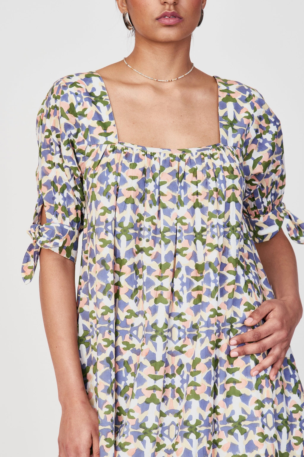 Dress in square neckline in front and back