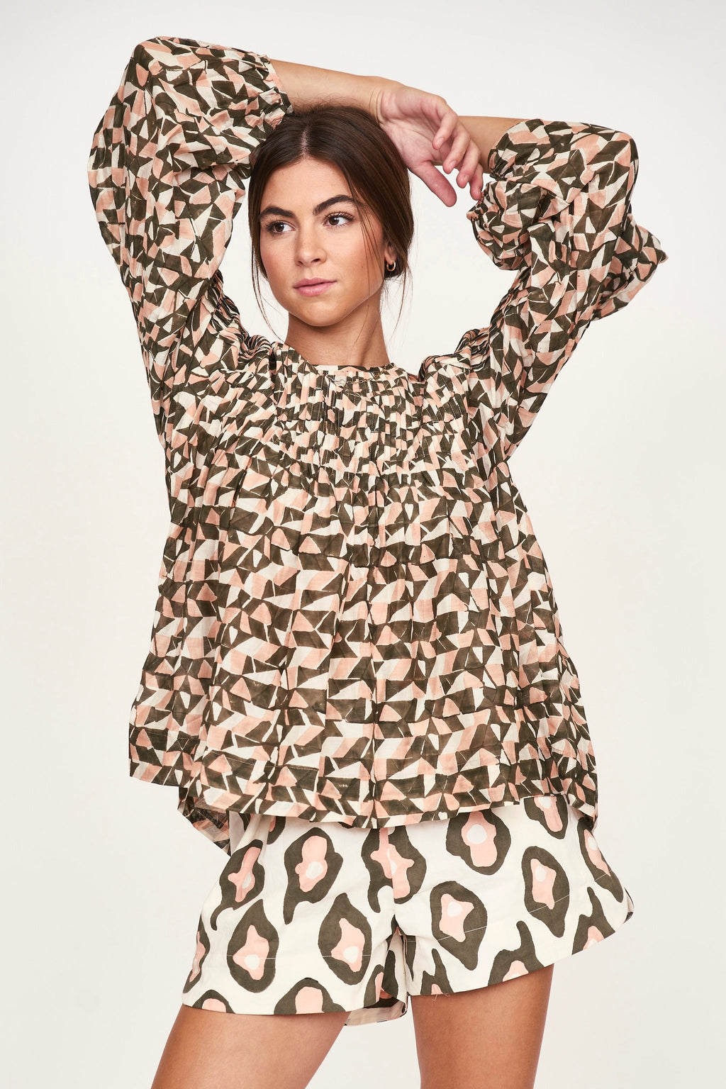 Track Shorts in Oyster Print