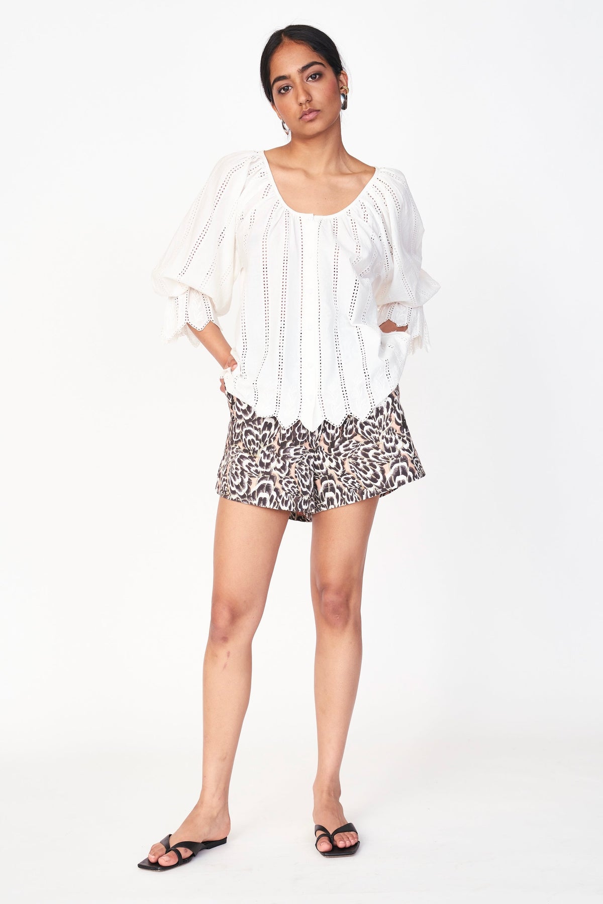 Shorts in Sandy Shell