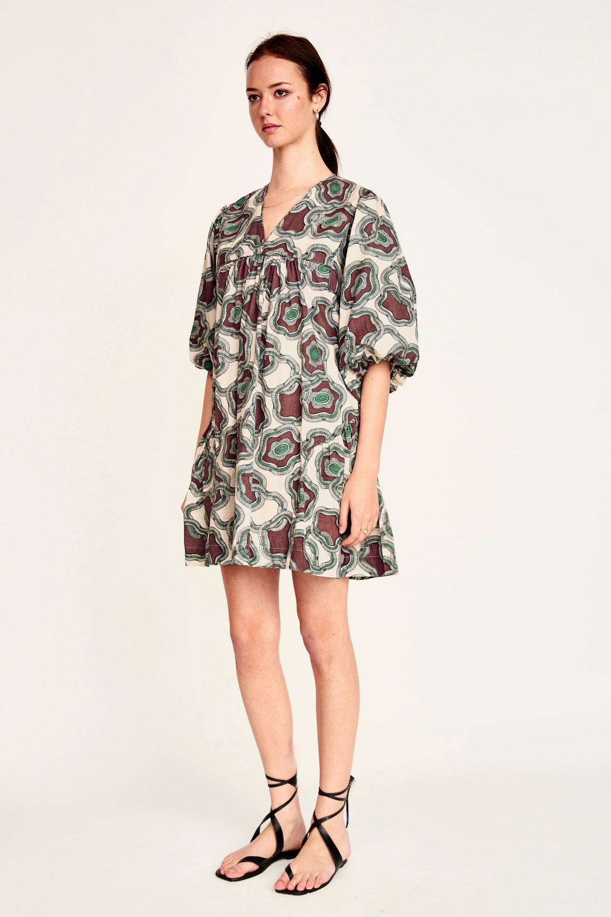 Dress in V neckline made cotton
