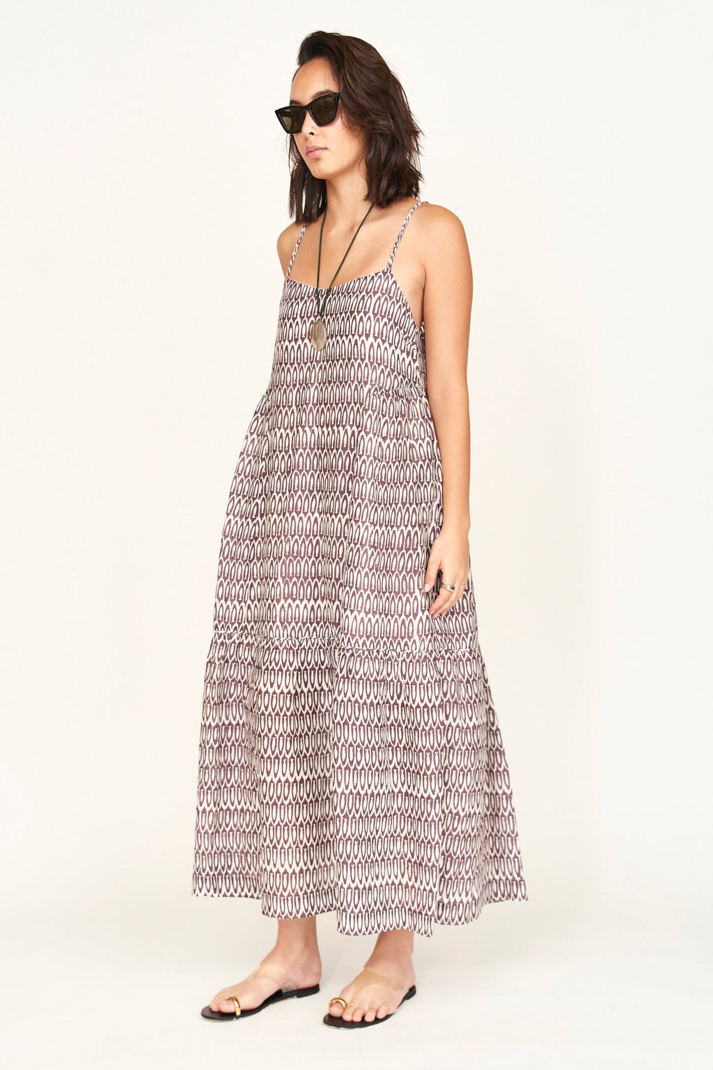 Dress in soft V neckline