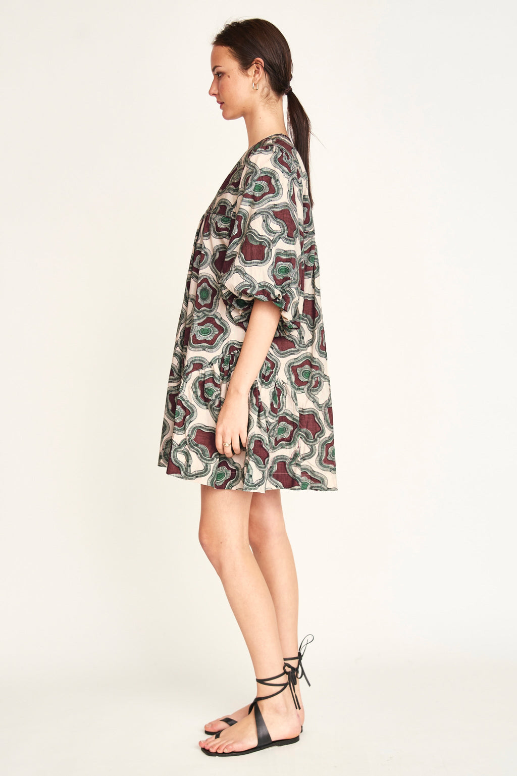 Dress in V neckline made cotton