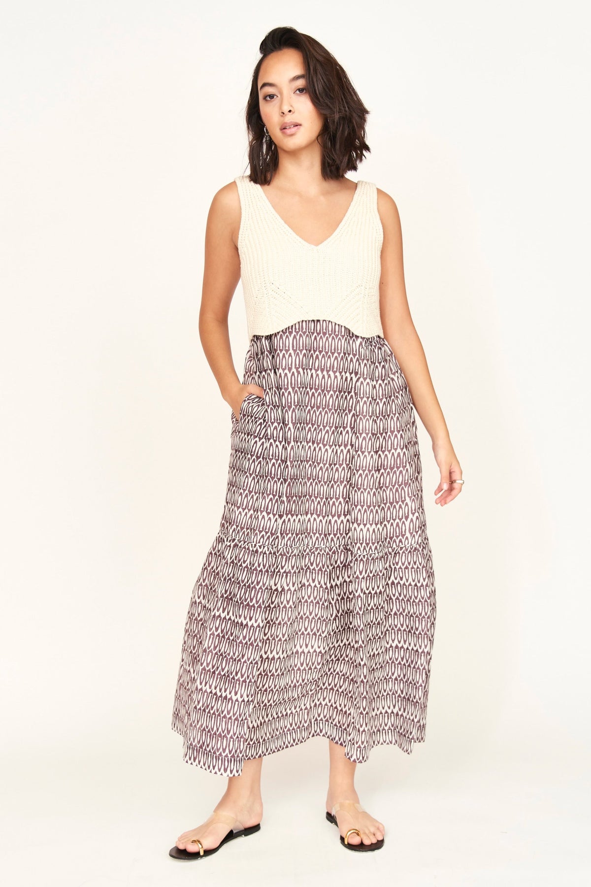 Dress in soft V neckline