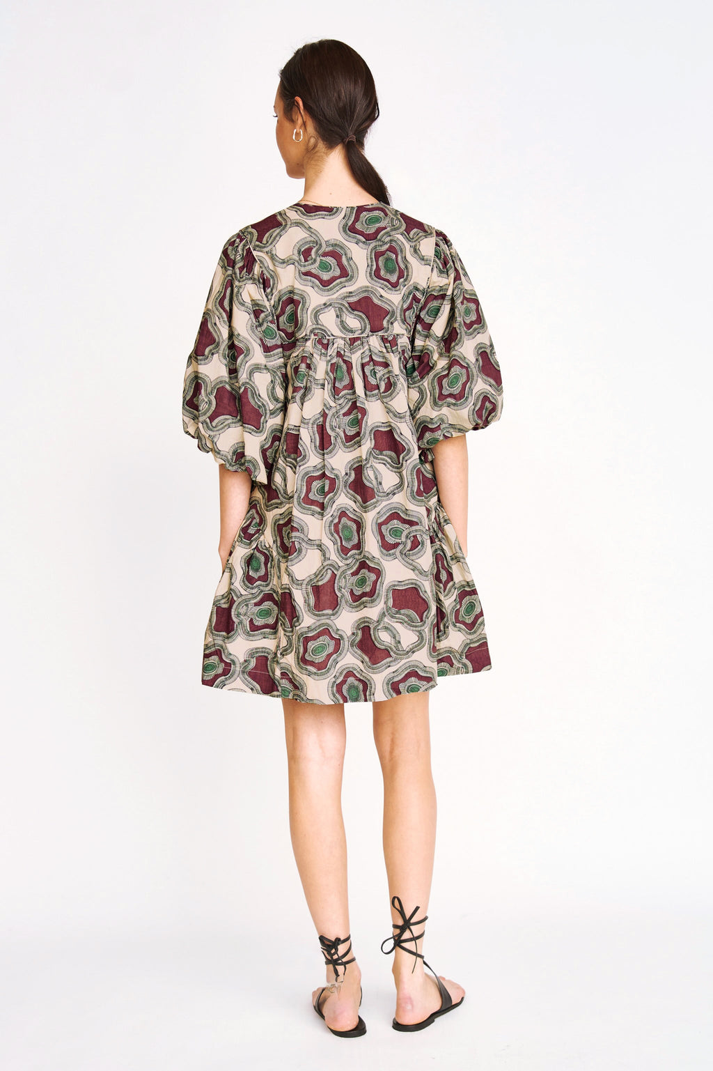 Dress in V neckline made cotton