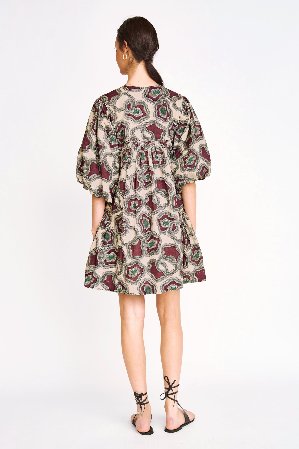 Dress in V neckline made cotton
