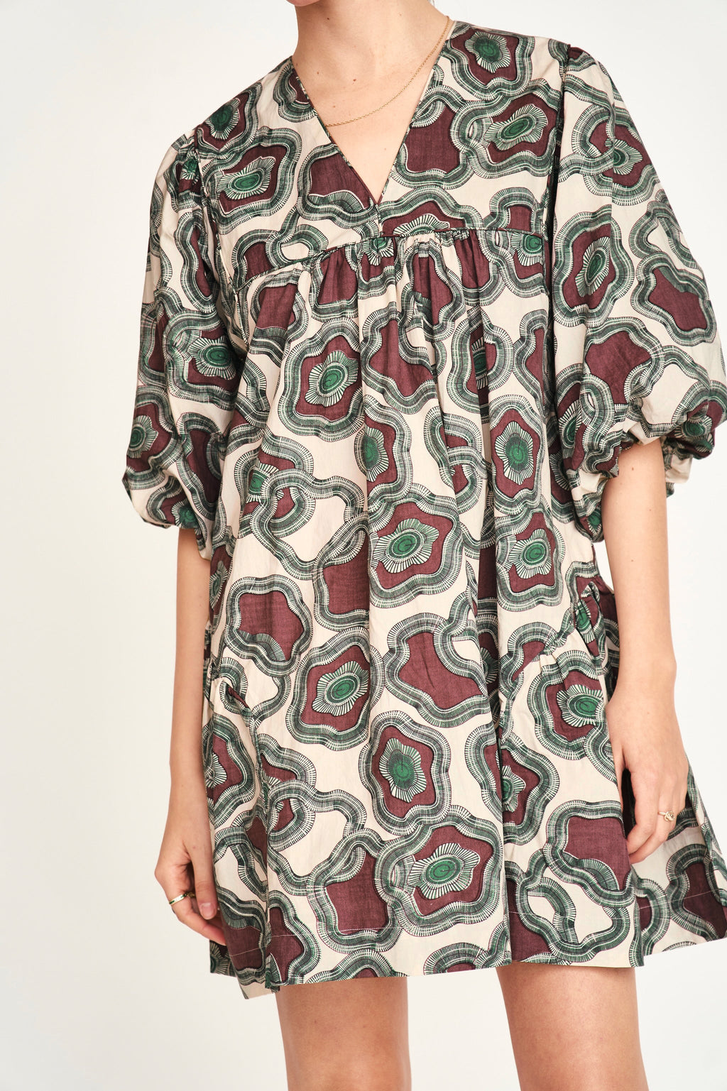 Dress in V neckline made cotton