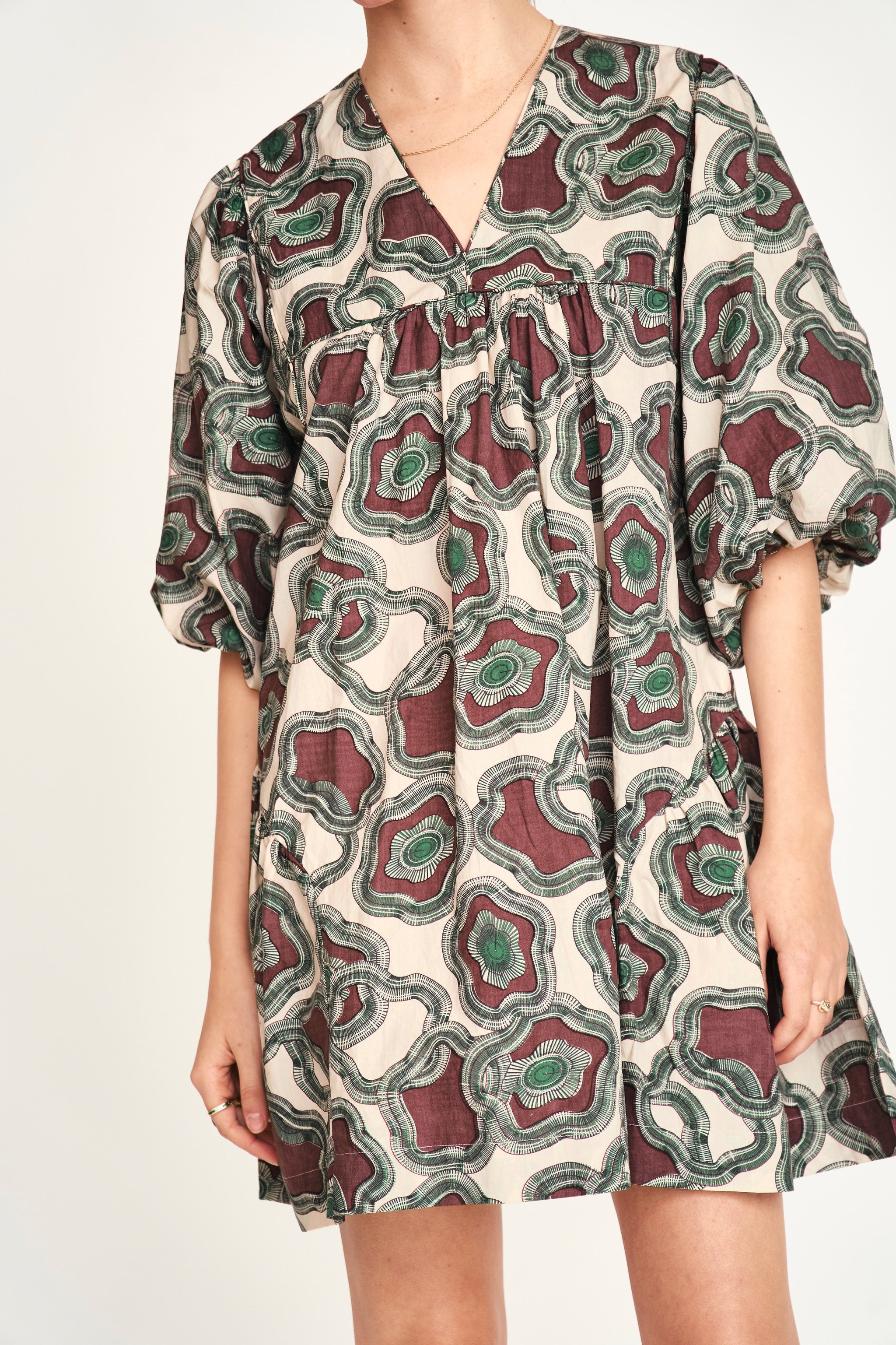 Dress in V neckline made cotton