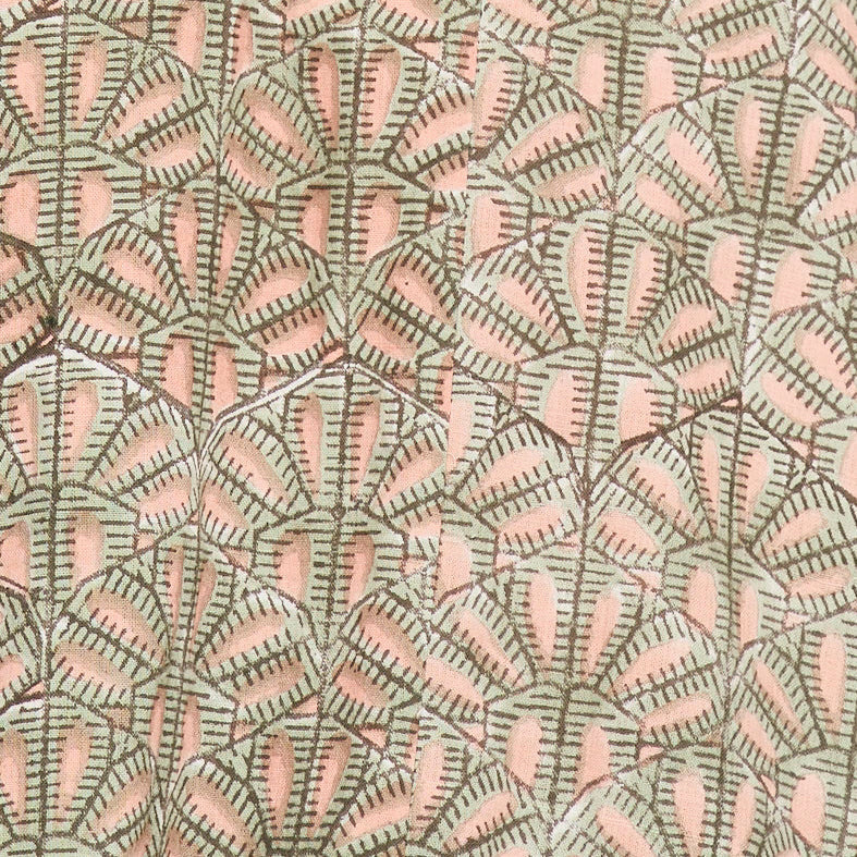 Caftan in Trellis in Petal