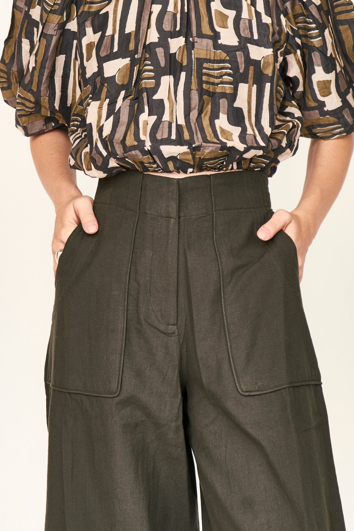 Pant in Black Olive