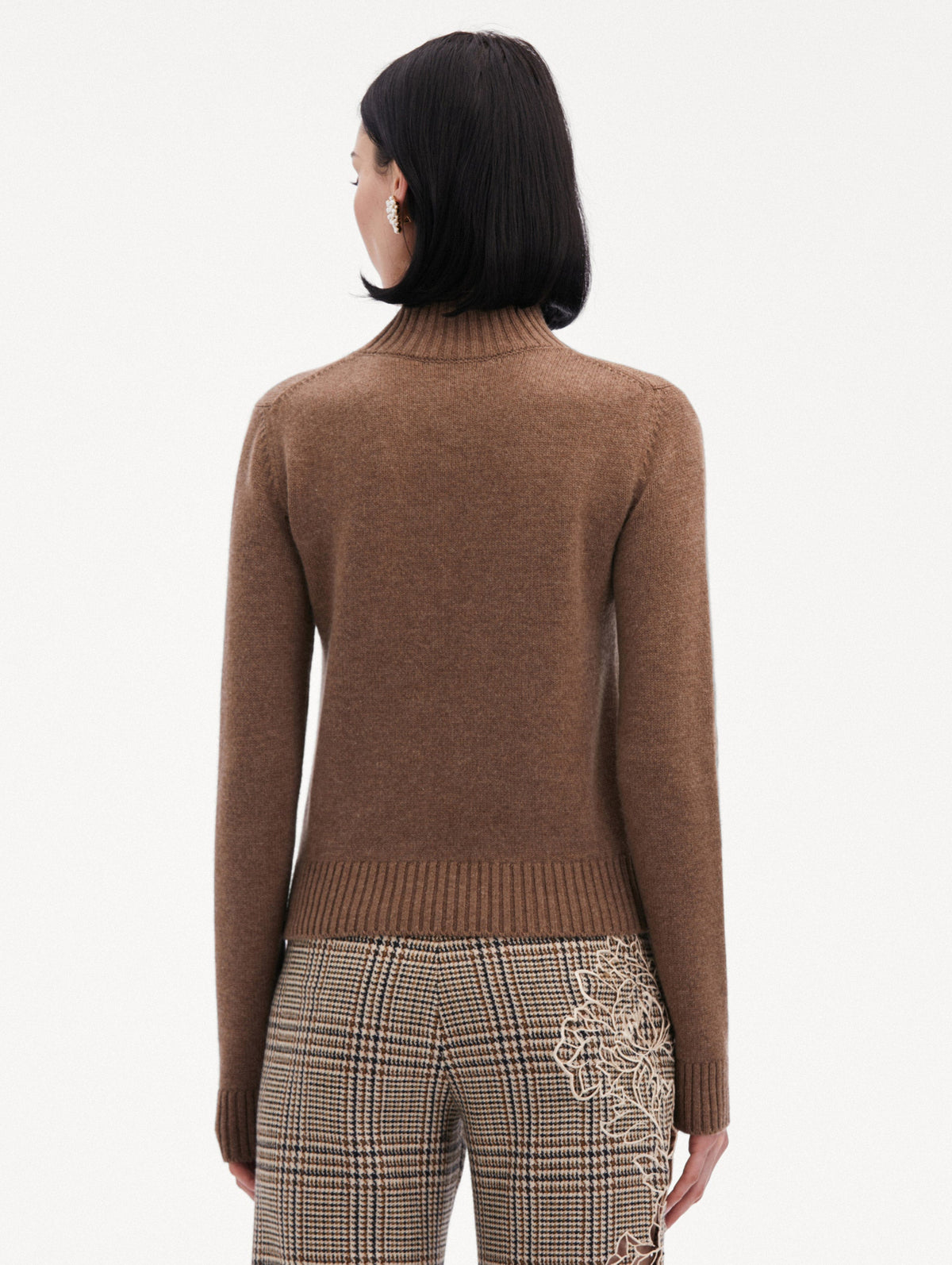 Brown Minimalist Turtleneck Sweater‌