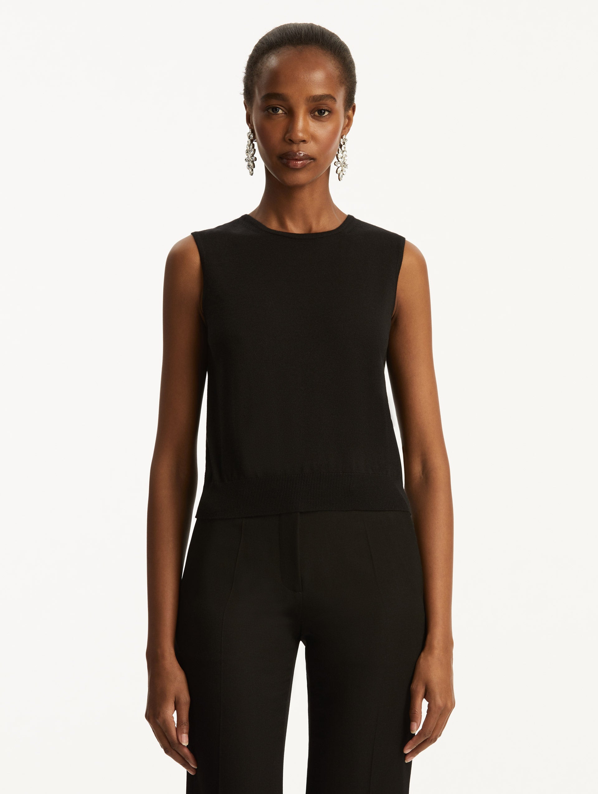 Black Round Neck Sleeveless Sweater‌