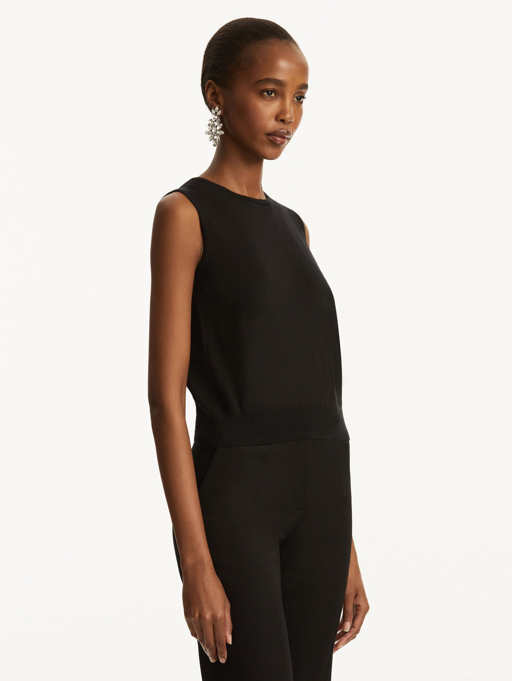 Black Round Neck Sleeveless Sweater‌