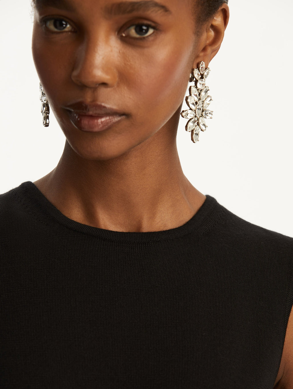 Black Round Neck Sleeveless Sweater‌