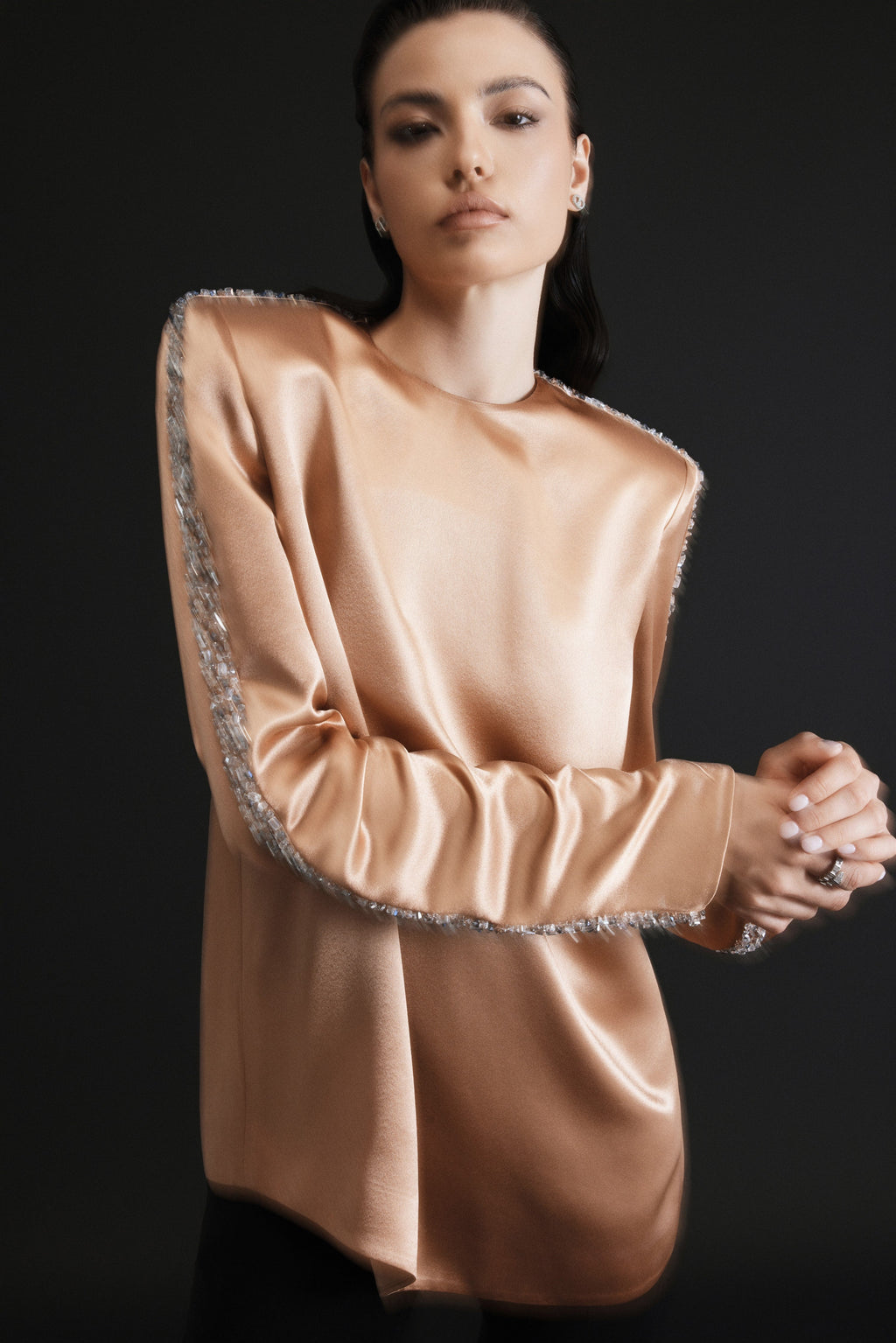 Long sleeves decorated with high-end crystals and stones