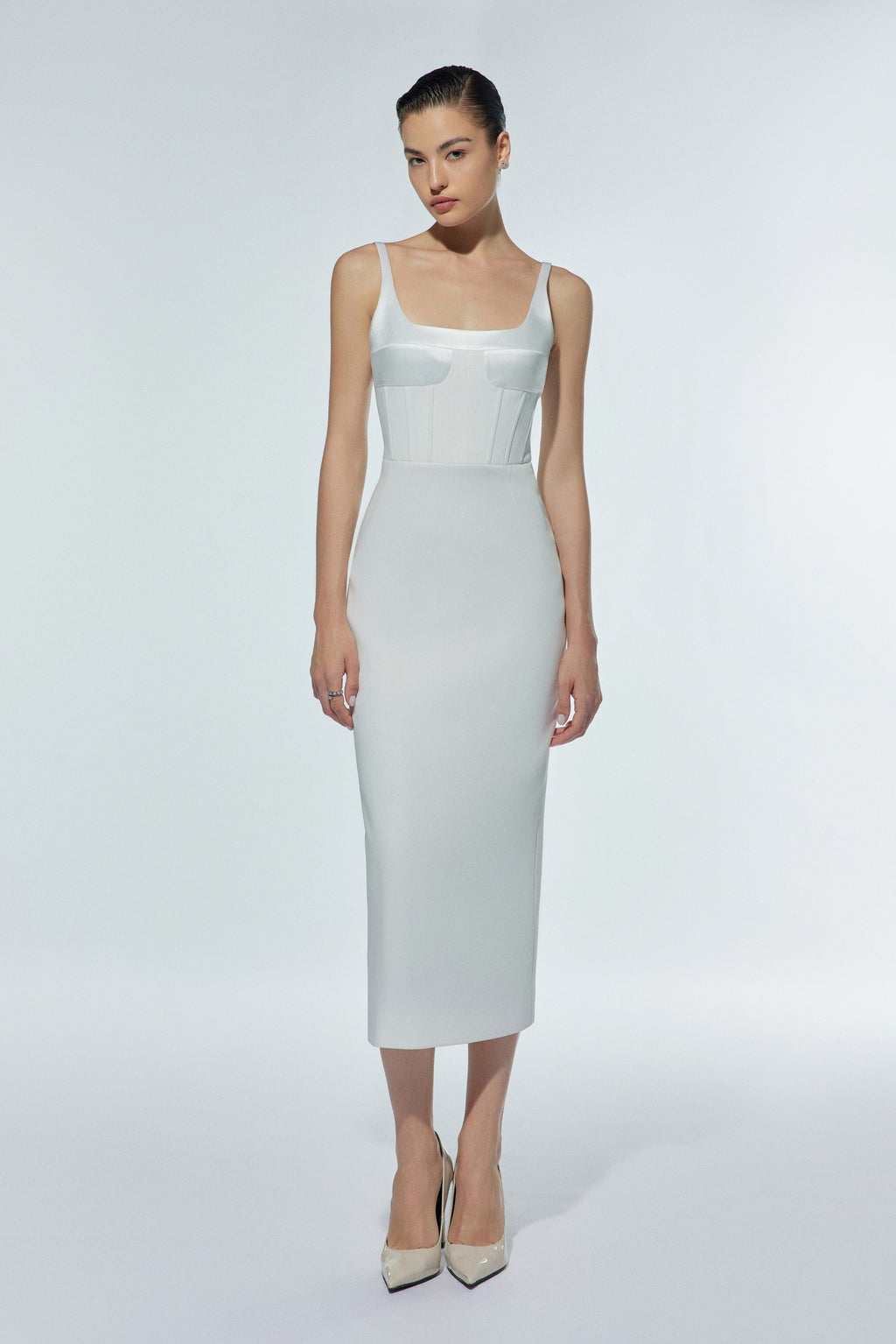 Dress with square neckline and straps