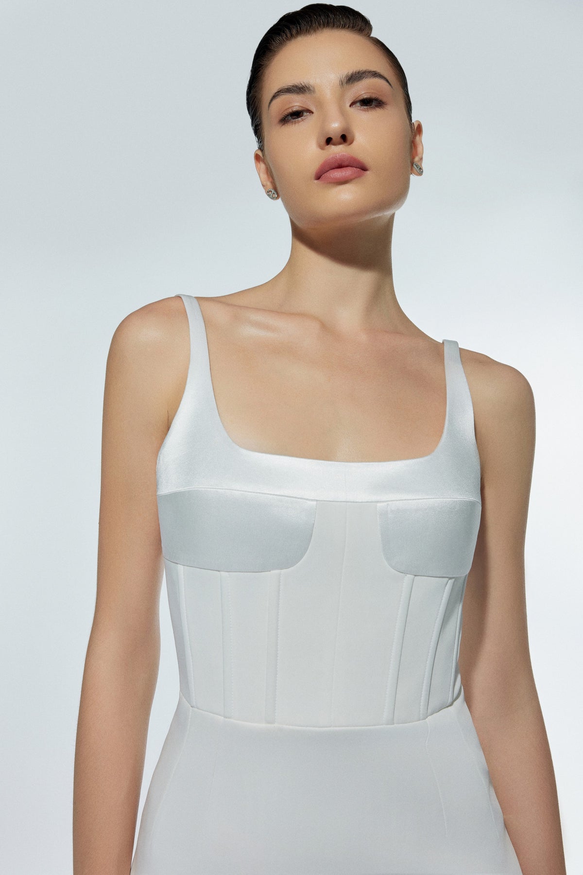 Dress with square neckline and straps