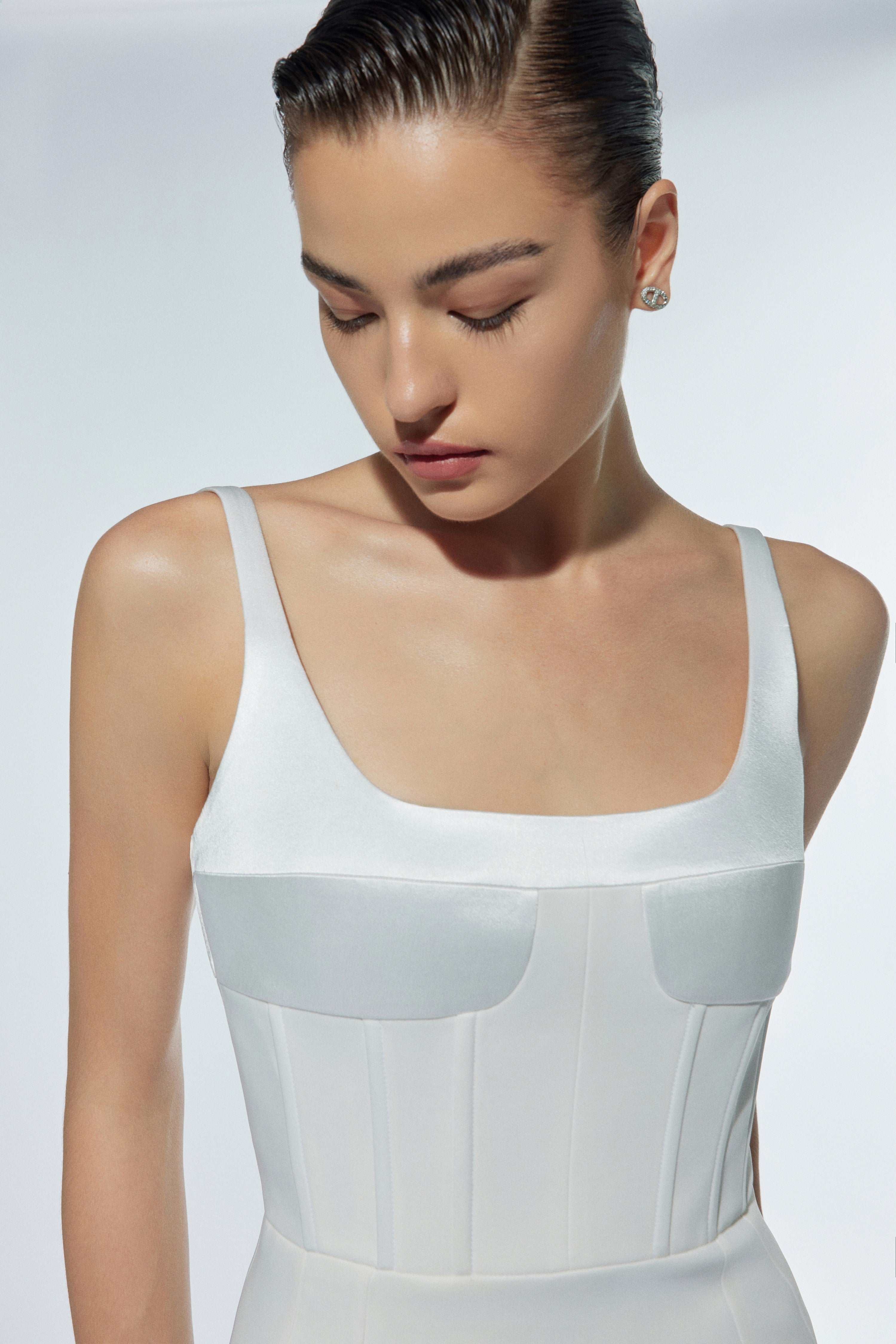Dress with square neckline and straps