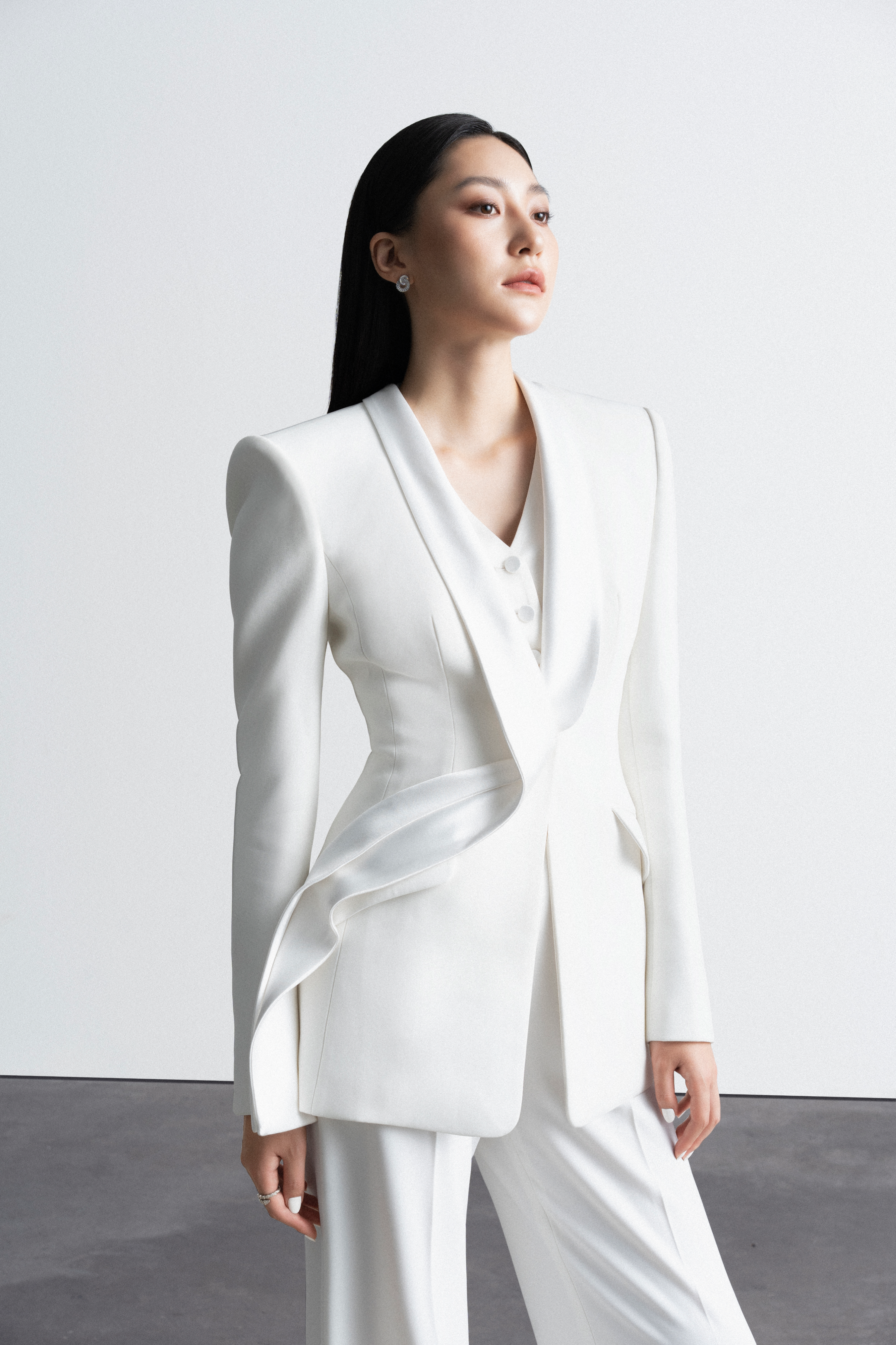 Slim Crisscross Suit