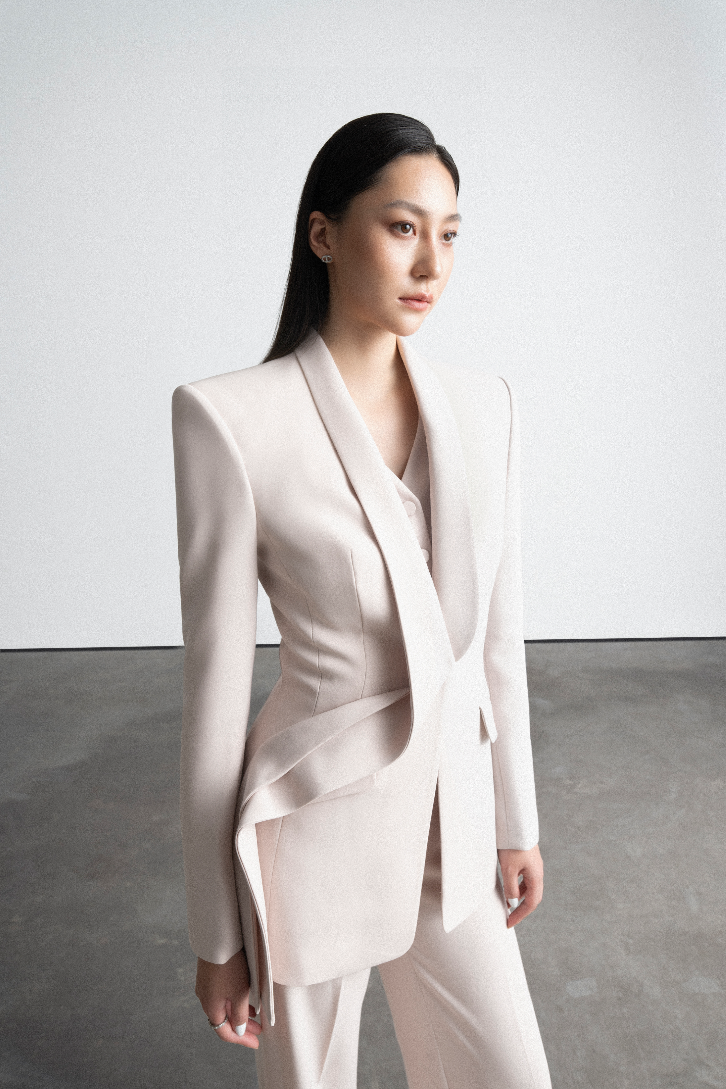 Slim Crisscross Suit