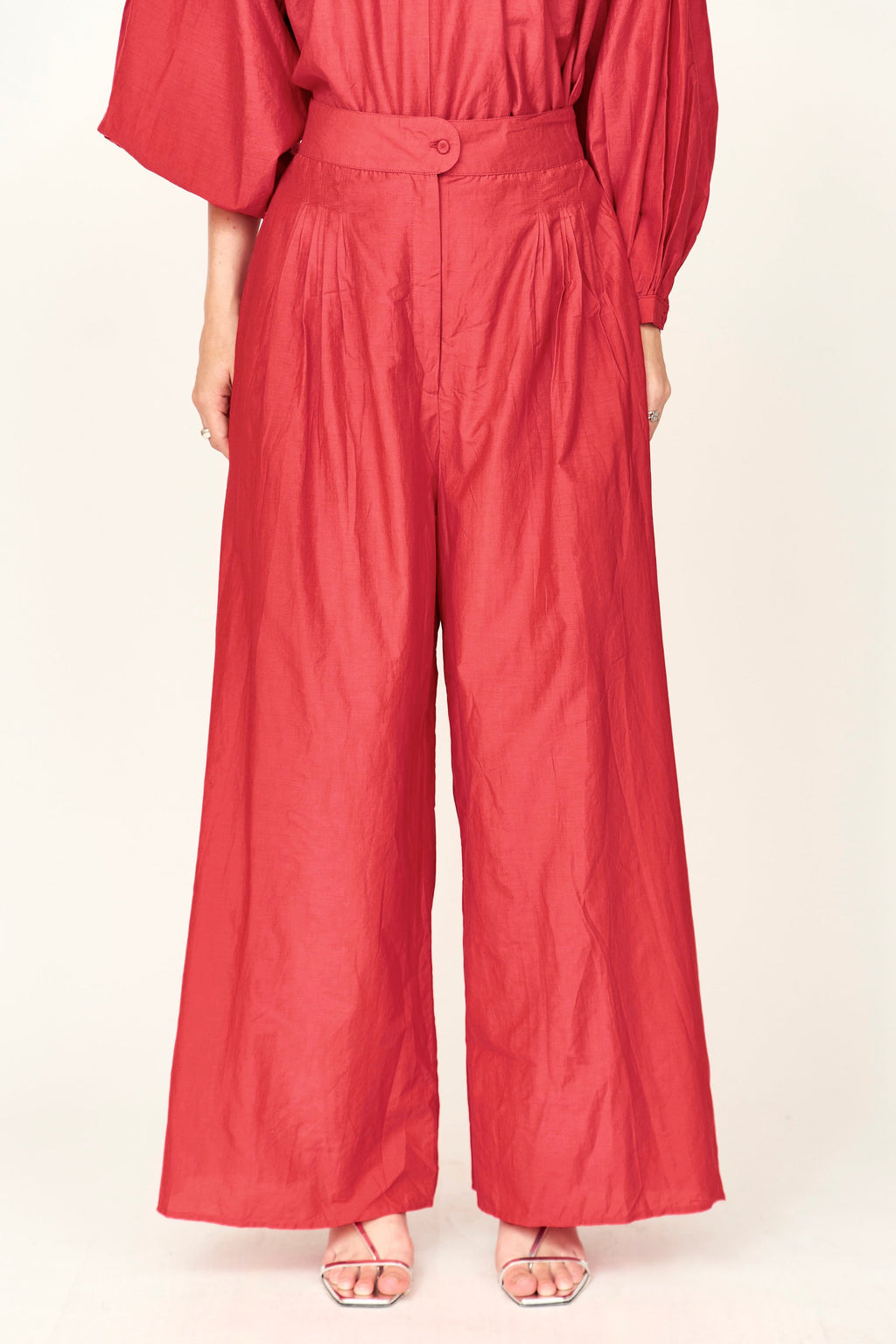 High waist and wide leg pleated pant