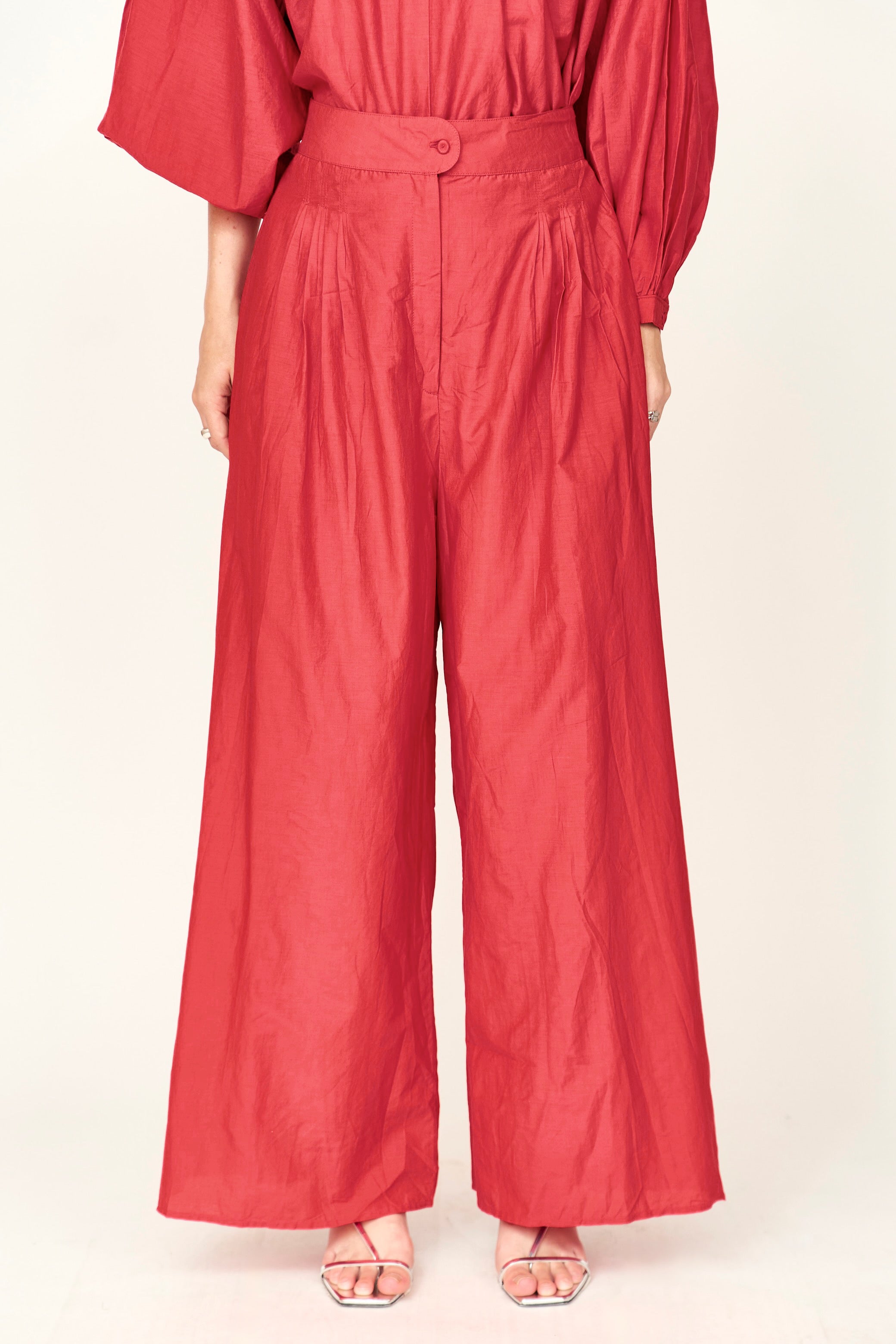High waist and wide leg pleated pant