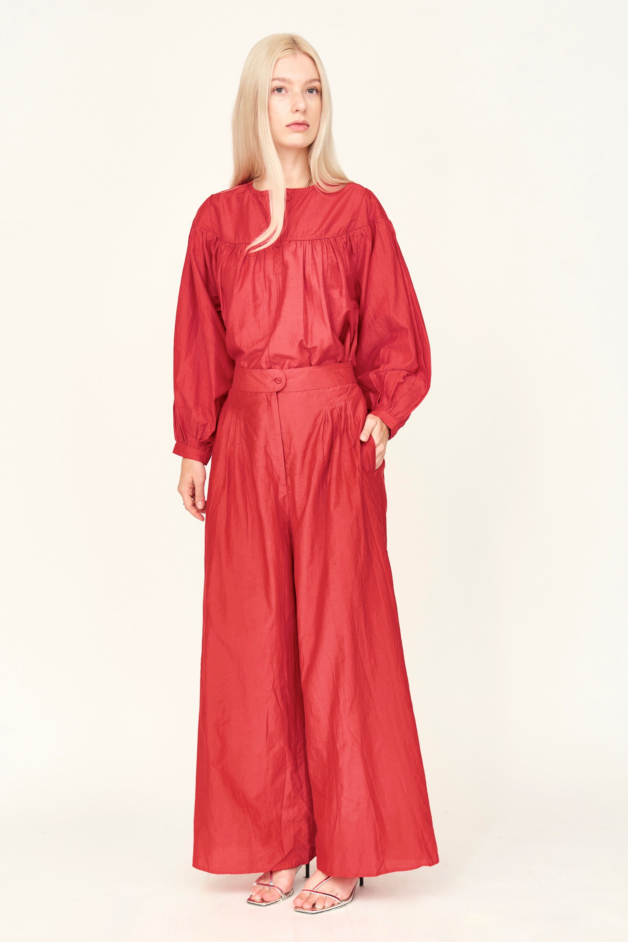 High waist and wide leg pleated pant